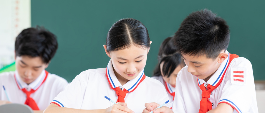 用易查分小程序，老師快速把期中成績告知家長！
